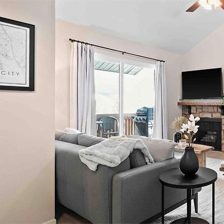Cozy Top Floor Condo With Mountain Views Парк Сити Екстериор снимка