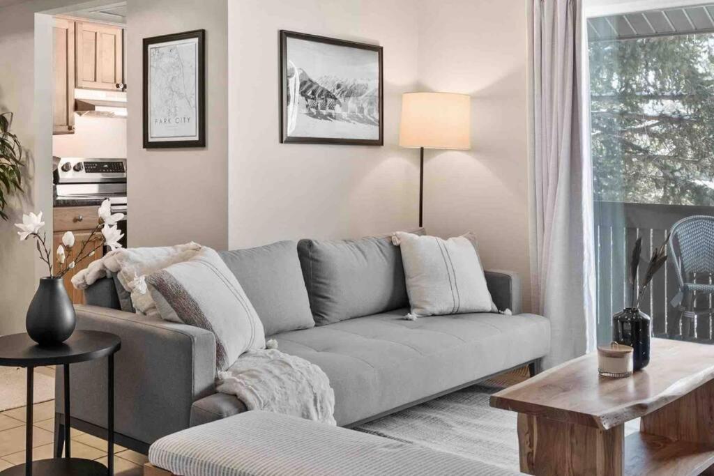 Cozy Top Floor Condo With Mountain Views Парк Сити Екстериор снимка