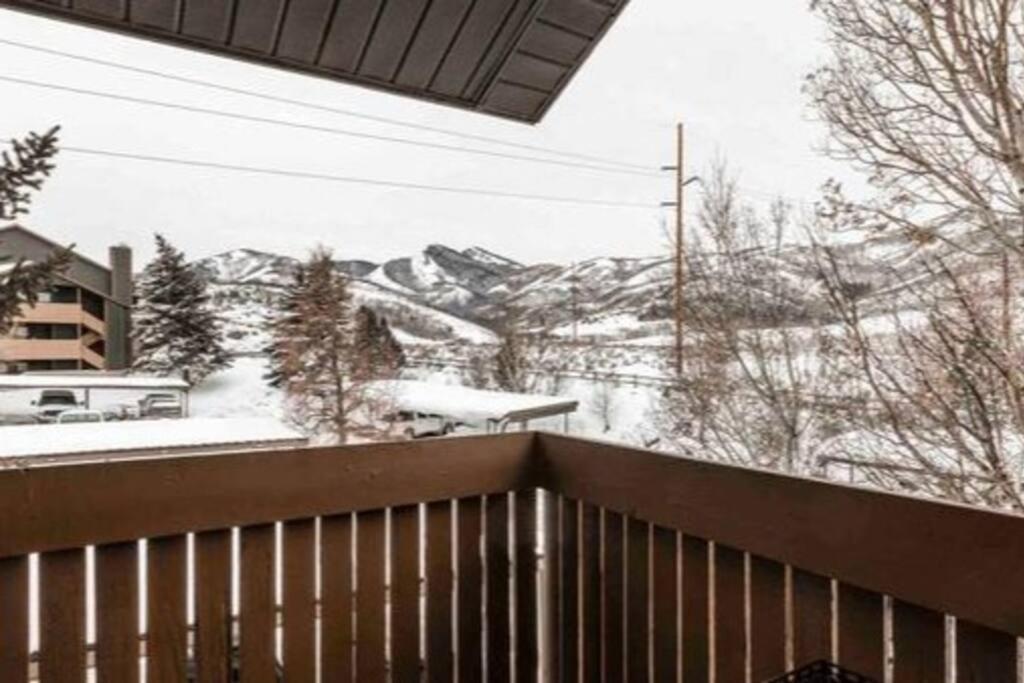 Cozy Top Floor Condo With Mountain Views Парк Сити Екстериор снимка